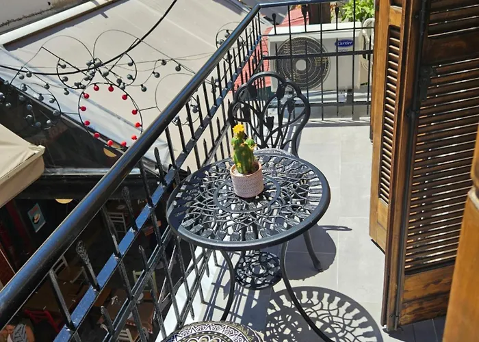 Nook Is Nikol's Cavala